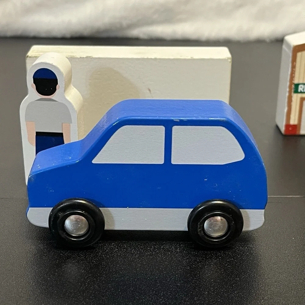 Melissa and Doug Wooden Town Play Set Gas Station Recycling Center Trucks People